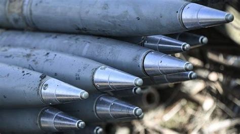 The Army plans to buy nearly 150,000 artillery shells next fiscal year as soldiers train to fight conventional wars again. . How many artillery shells does russia have stockpiled